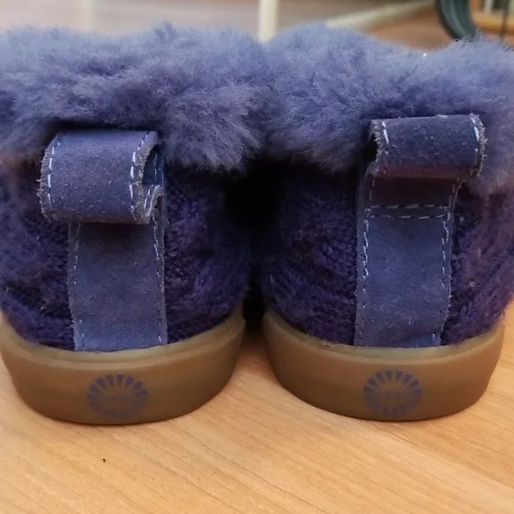 UGG Slippers - Picture 4 of 11